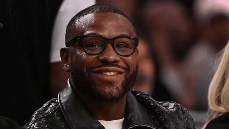 Mayweather to fight kickboxer before Pacquiao rematch