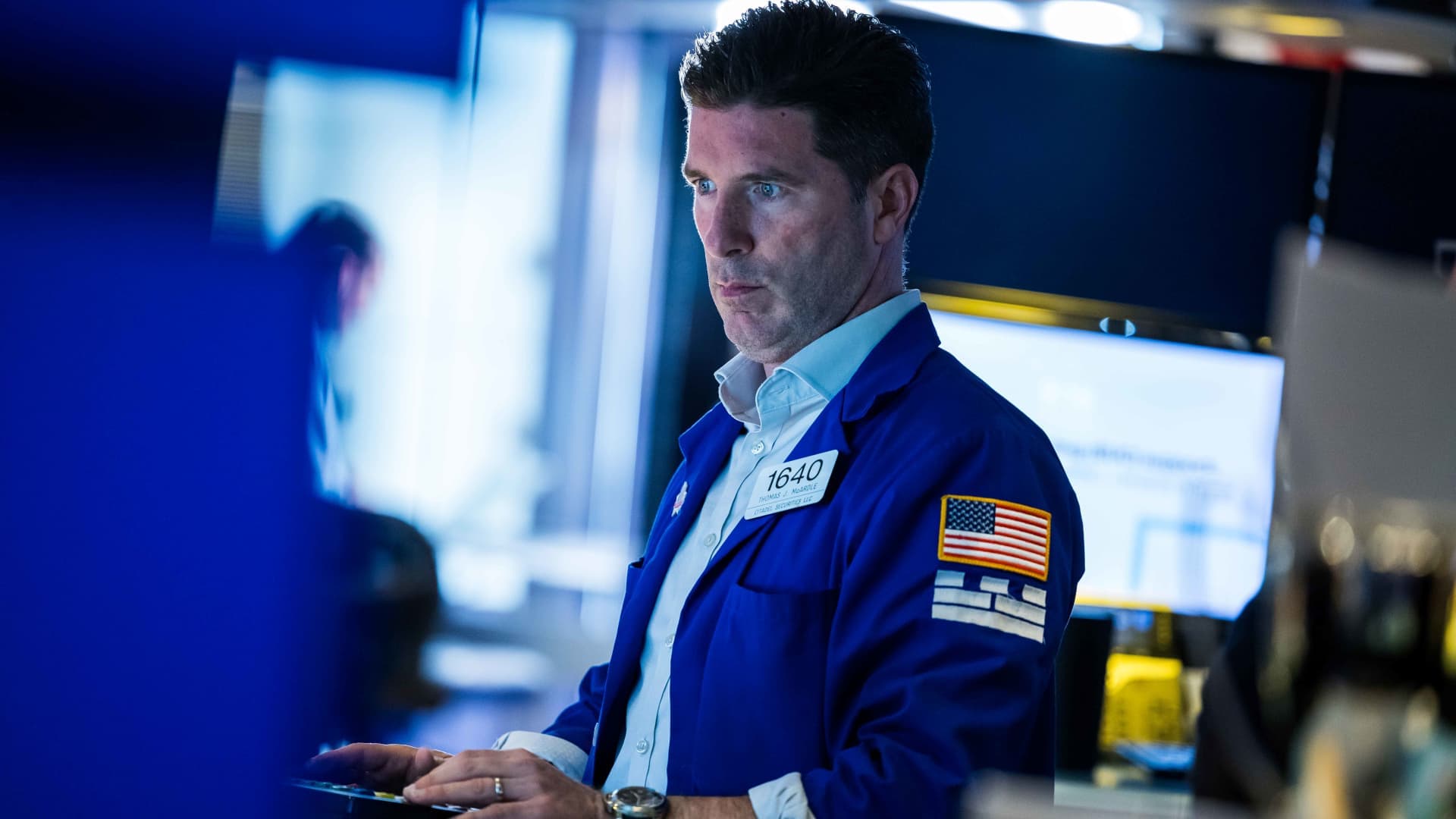 investors await more economic data